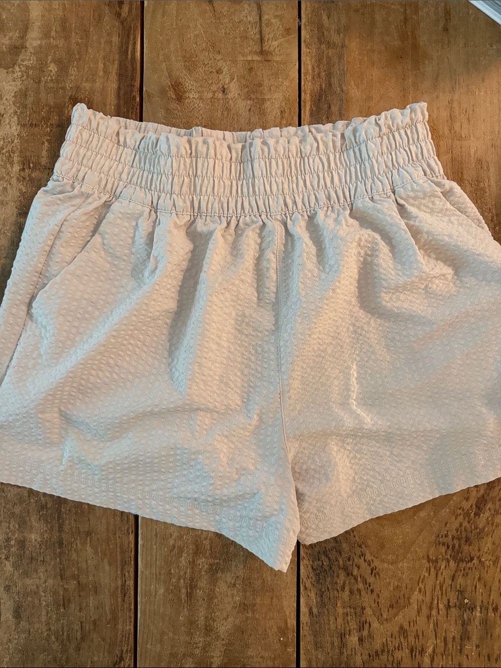 Vuori Light Pink Textured Elastic-Waist Athletic Villa Shorts